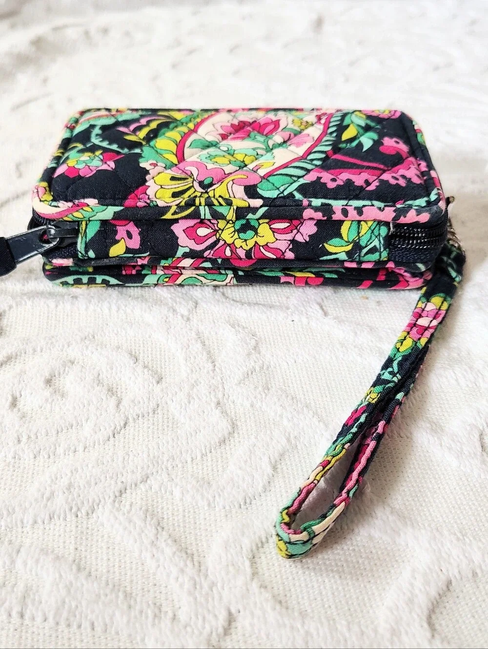 Vera Bradley Petal Paisley Smart Phone Wristlet Vintage Retired